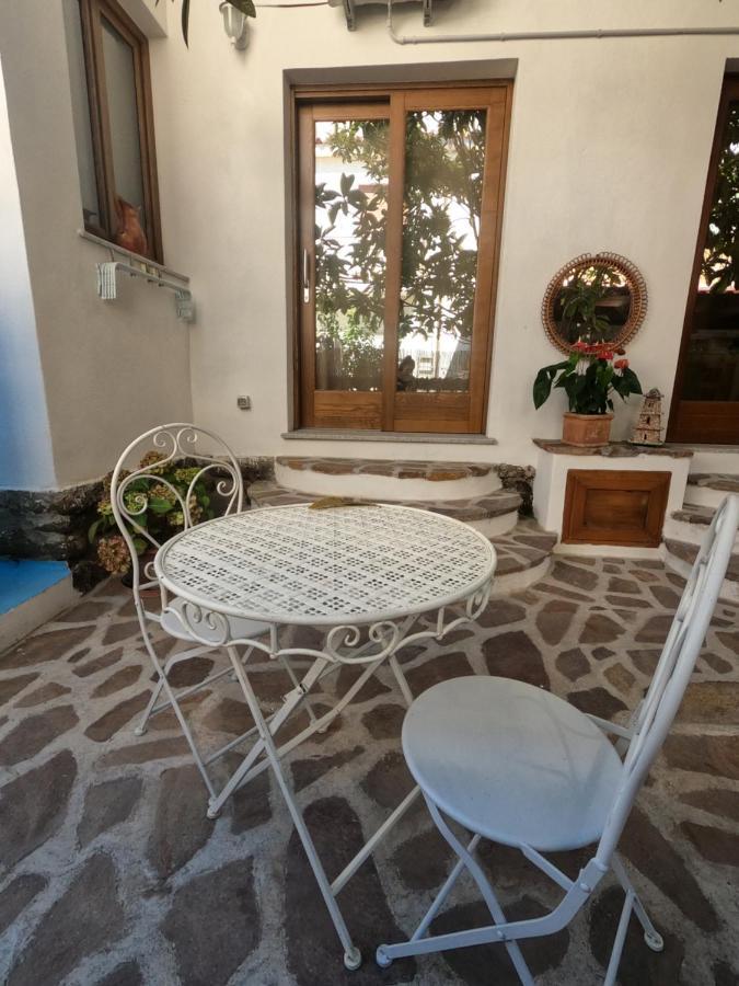 Villa Sari Affitta Camere 라 칼레타 외부 사진