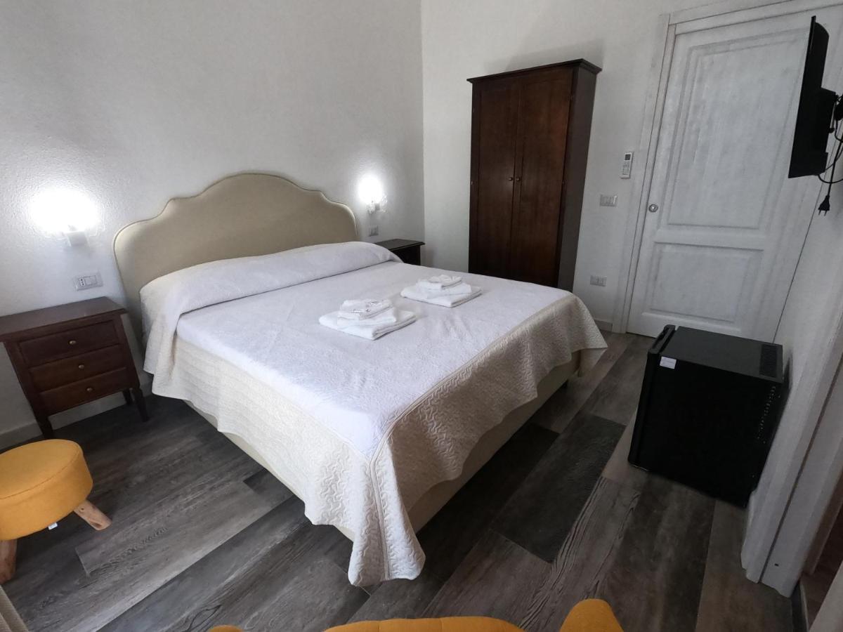 Villa Sari Affitta Camere 라 칼레타 외부 사진