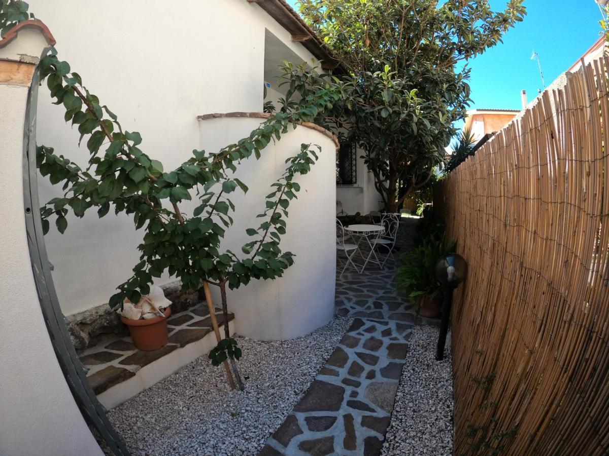 Villa Sari Affitta Camere 라 칼레타 외부 사진
