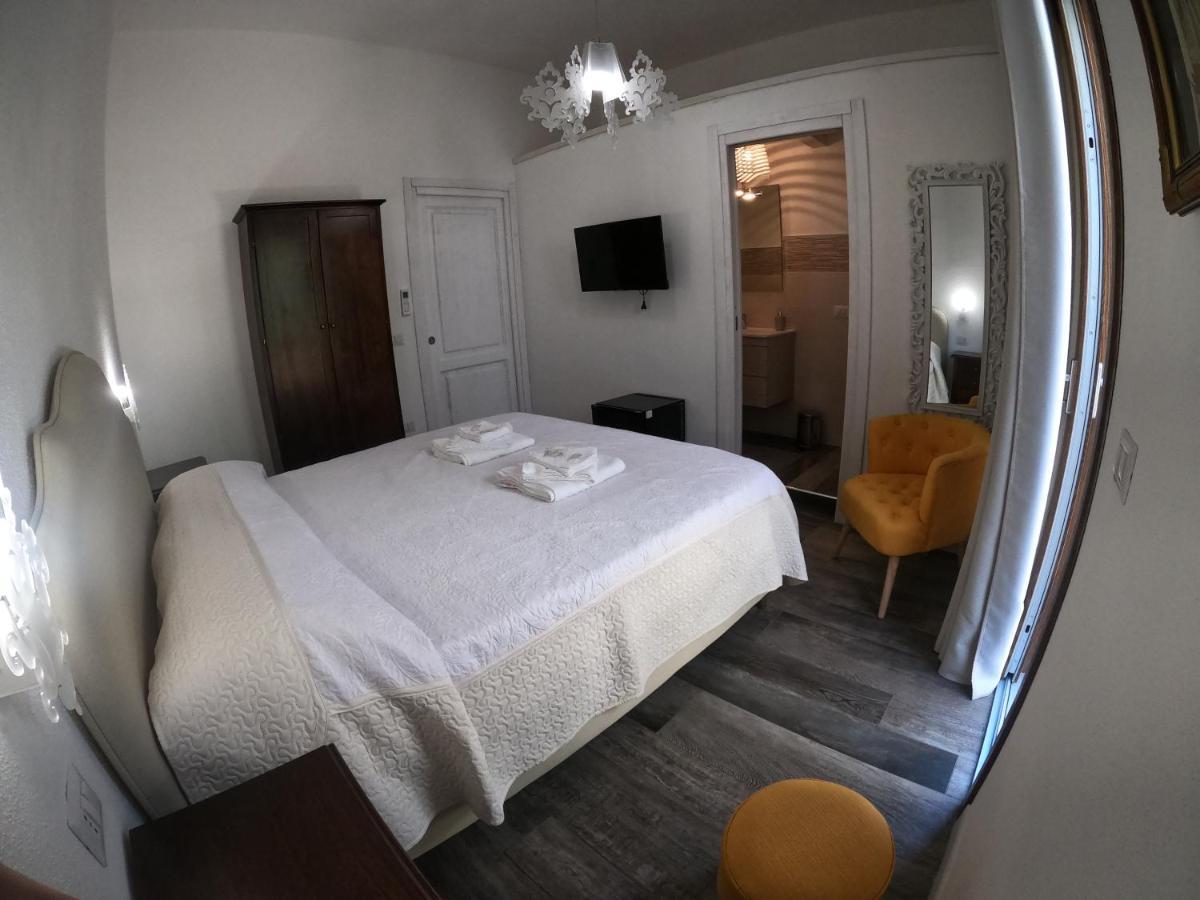 Villa Sari Affitta Camere 라 칼레타 외부 사진